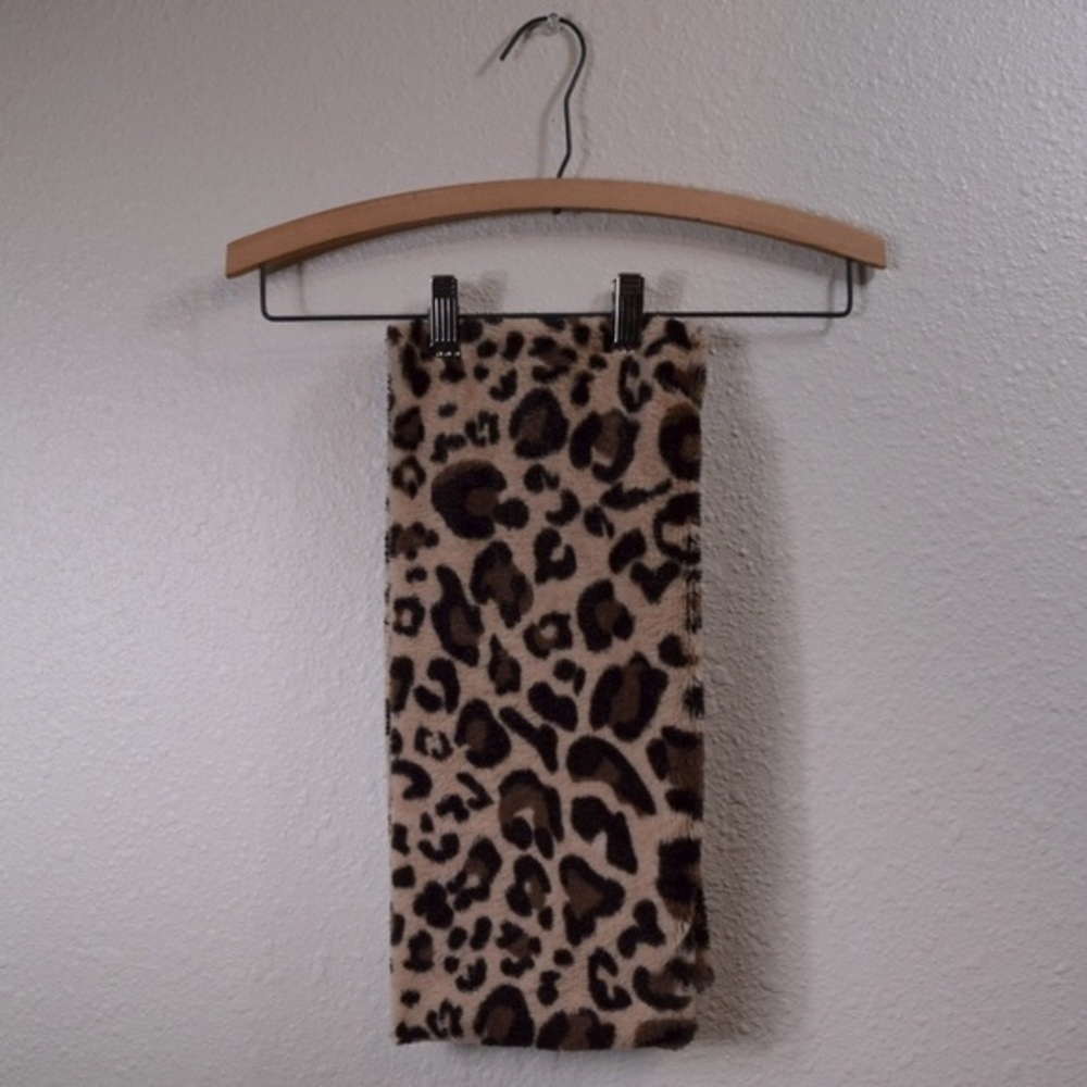 TUCKER + TATE || LEOPARD INFINITY SCARF⭐️